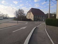 Tourne à gauche par la droite - Longevelle sur le doubs